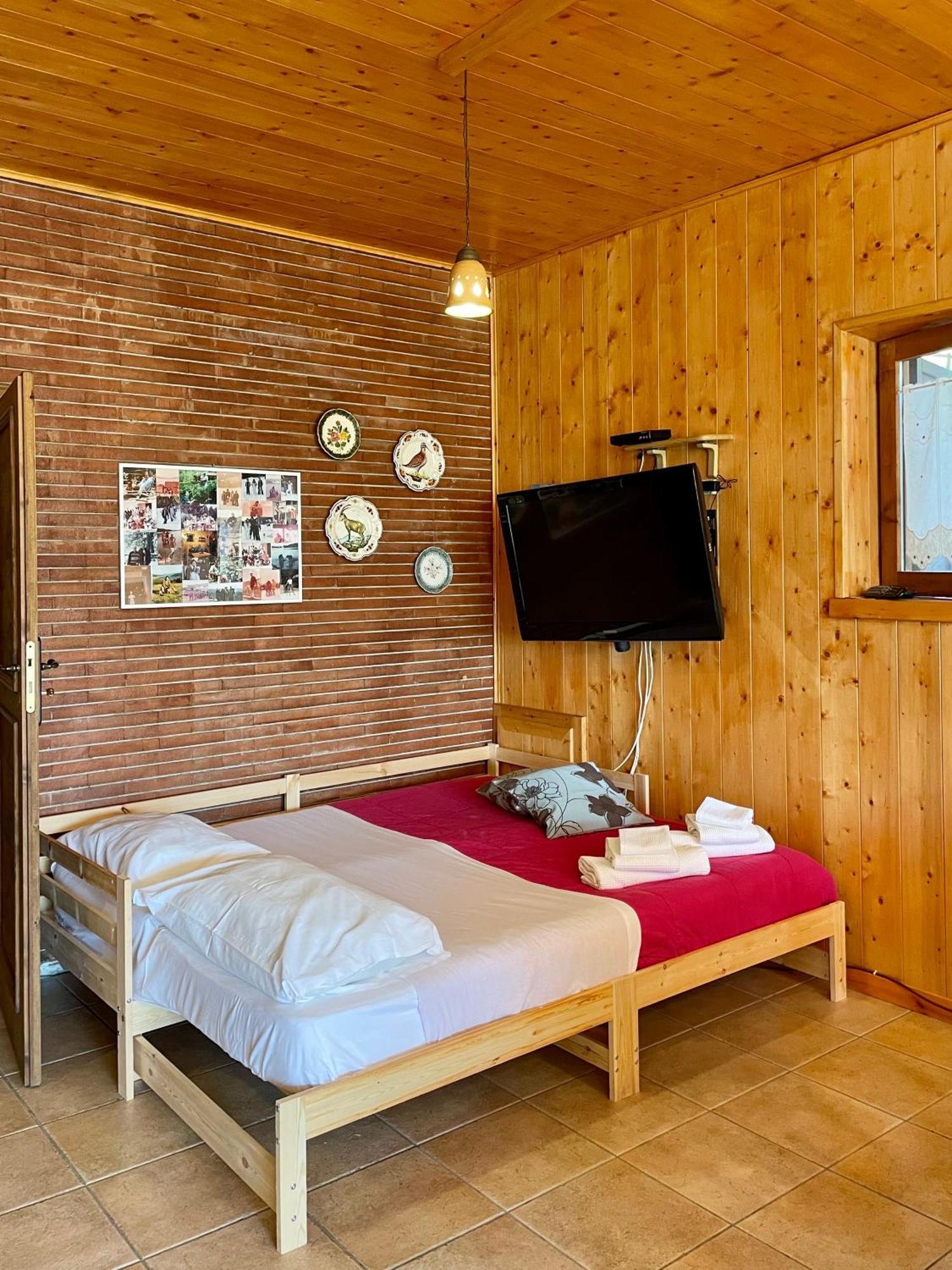 Chalet Natura La Taverna Dei 3 Porcellini Cavaliere  Esterno foto